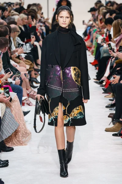 Look 16